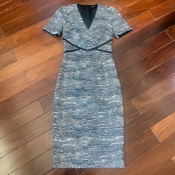 Karen Millen Abstract Print V-Neck Pencil Satin Dress with Silk Detailing Size 2 - Picture 9 of 16